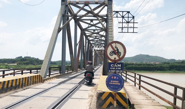Cầu Cẩm Lý (huyện Lục Nam, Bắc Giang).